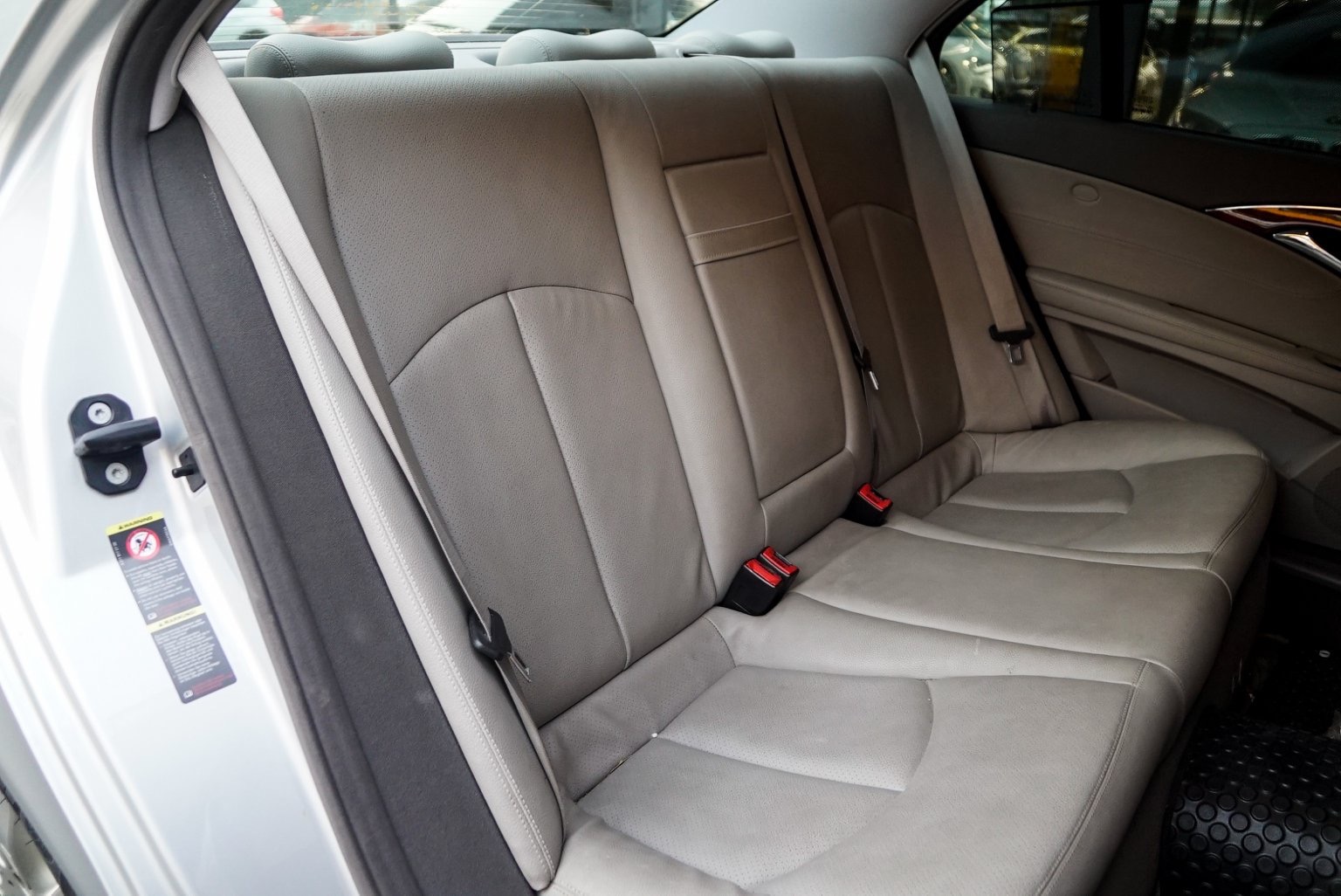 Mercedes-Benz E-Class W211 E200 ปี 2008 สีเงิน (รูปที่ 11)