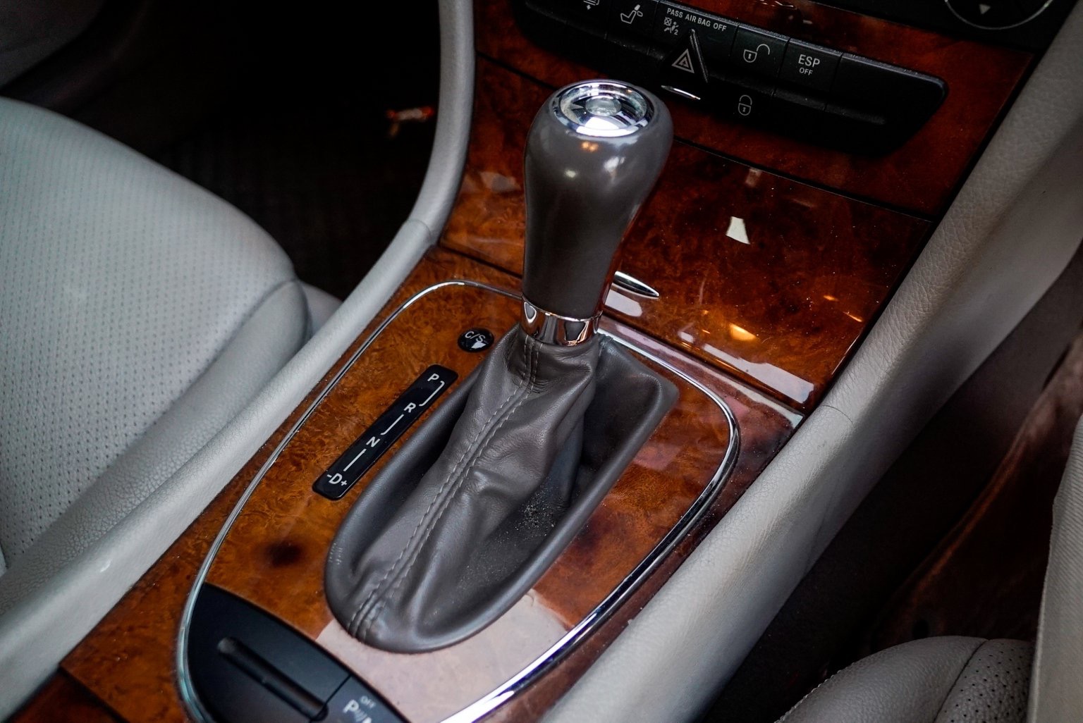 Mercedes-Benz E-Class W211 E200 ปี 2008 สีเงิน (รูปที่ 7)