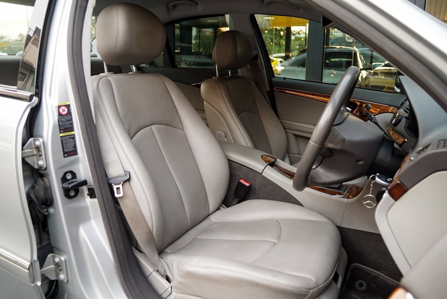 Mercedes-Benz E-Class W211 E200 ปี 2008 สีเงิน (รูปที่ 10)