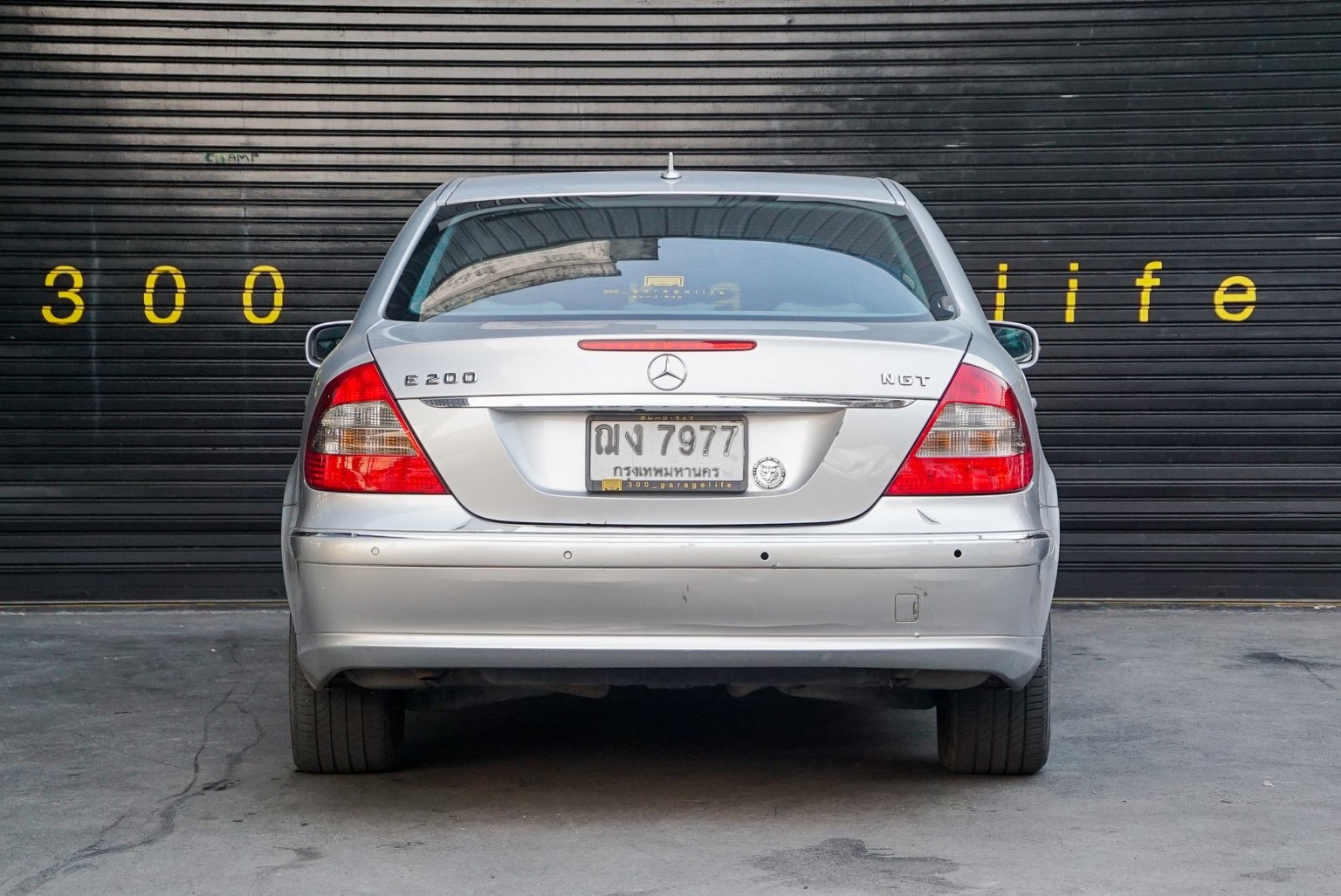 Mercedes-Benz E-Class W211 E200 ปี 2008 สีเงิน (รูปที่ 4)