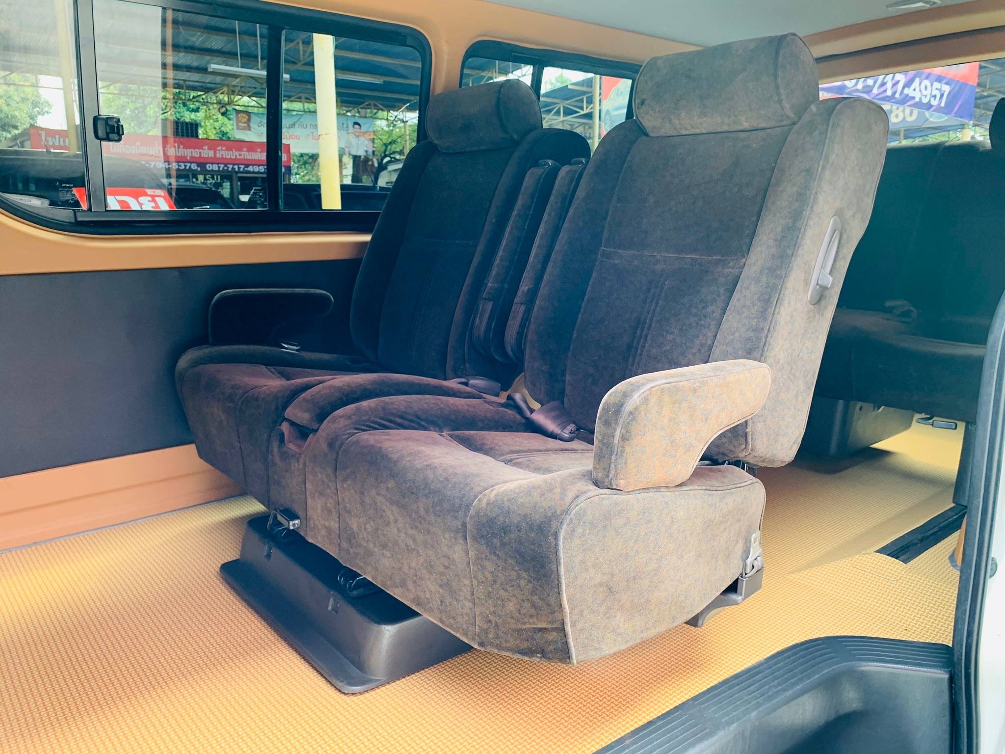Toyota HiAce หลังคาเตี้ย ปี 2014 สีขาว (รูปที่ 3)