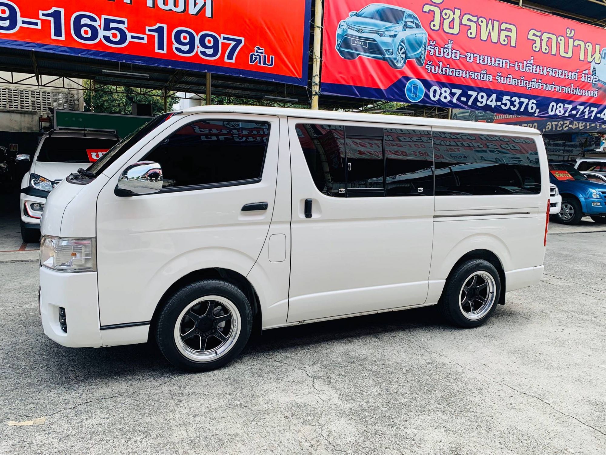 Toyota HiAce หลังคาเตี้ย ปี 2014 สีขาว (รูปที่ 11)