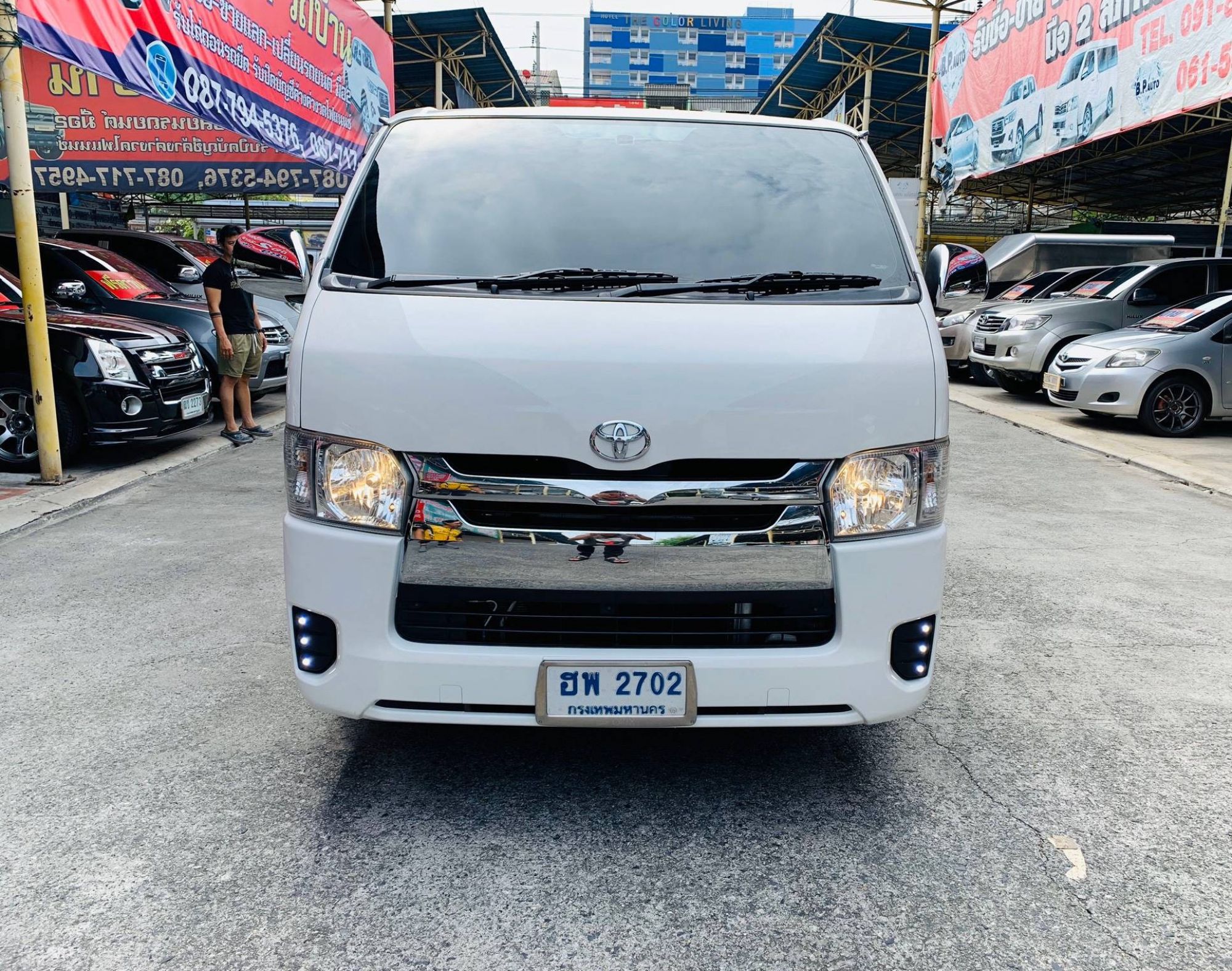 Toyota HiAce หลังคาเตี้ย ปี 2014 สีขาว (รูปที่ 2)