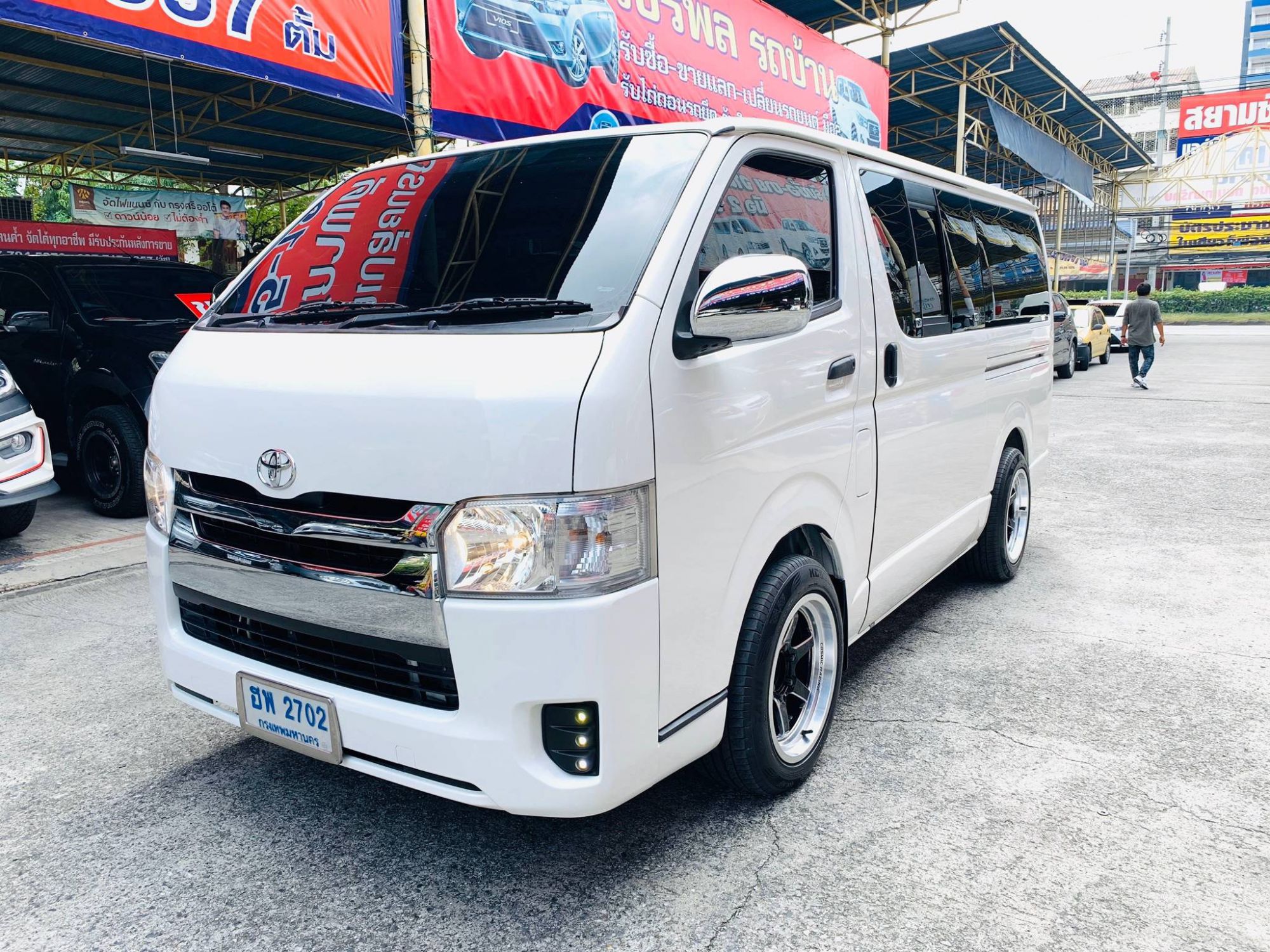 Toyota HiAce หลังคาเตี้ย ปี 2014 สีขาว (รูปที่ 10)