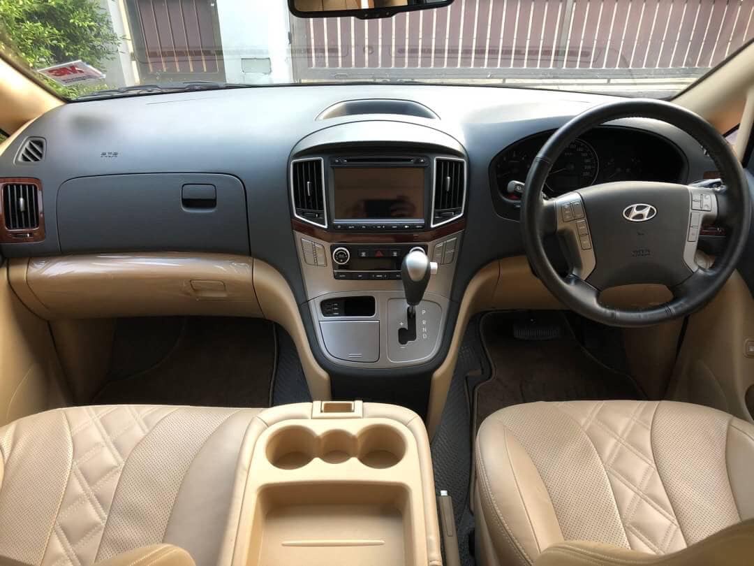 Hyundai Grand Starex ปี 2016 สีดำ (รูปที่ 9)