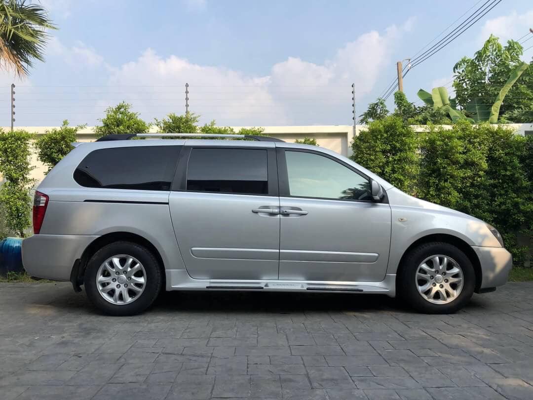 Kia Carnival Gen2 ปี 2010 สีเงิน