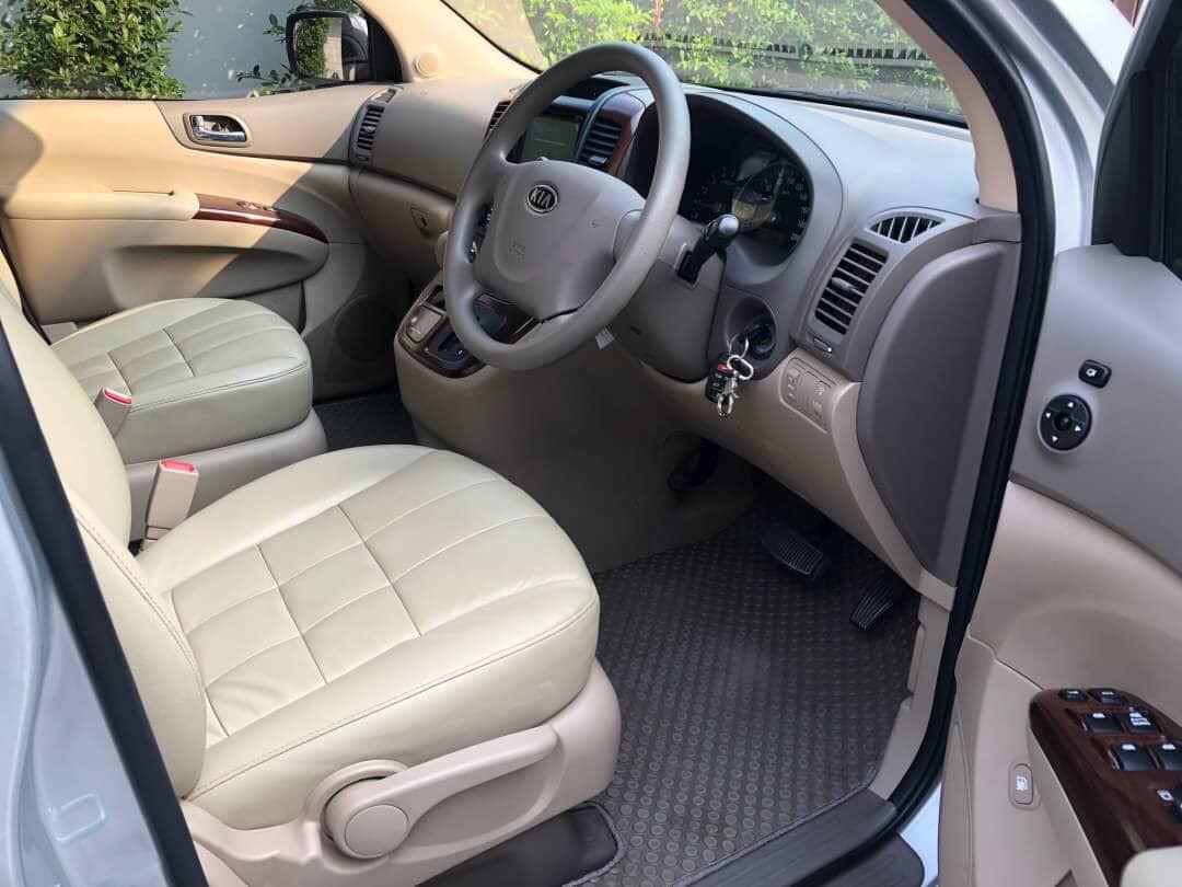 Kia Carnival Gen2 ปี 2010 สีเงิน (รูปที่ 5)