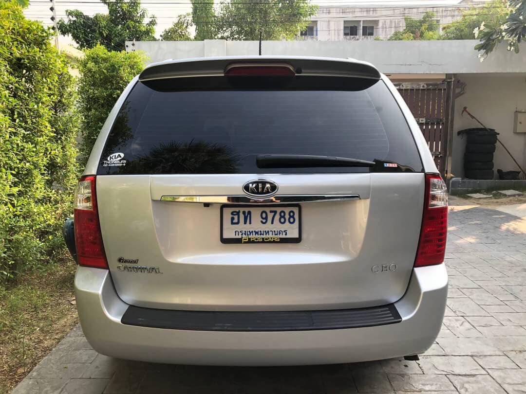 Kia Carnival Gen2 ปี 2010 สีเงิน (รูปที่ 4)