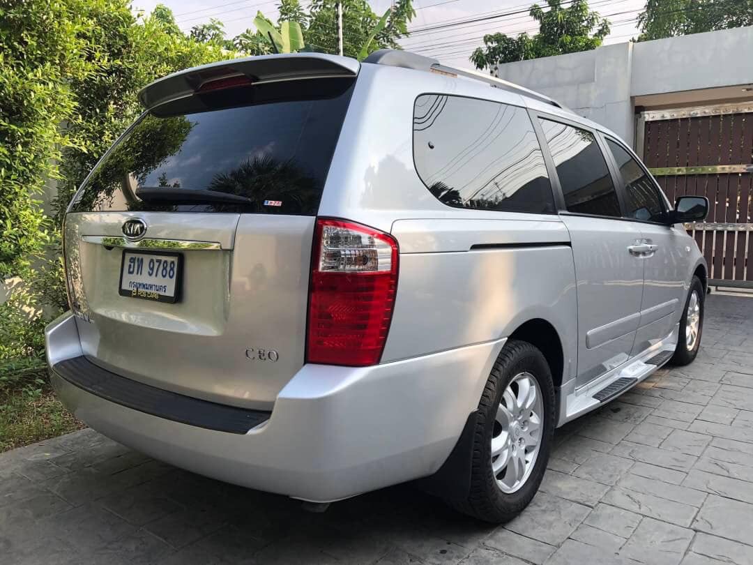 Kia Carnival Gen2 ปี 2010 สีเงิน