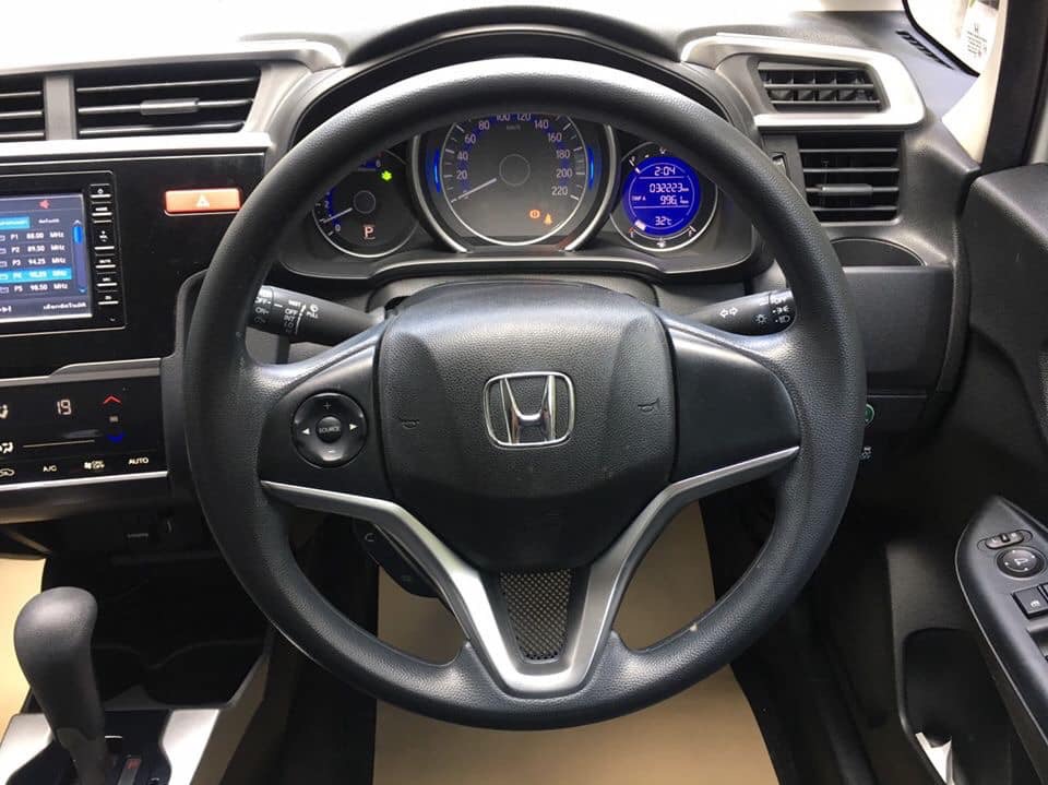 Honda Jazz GK ปี 2017 สีขาว (รูปที่ 6)