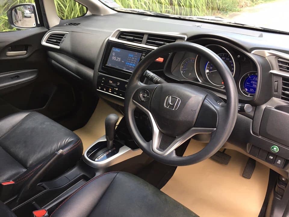 Honda Jazz GK ปี 2017 สีขาว (รูปที่ 5)