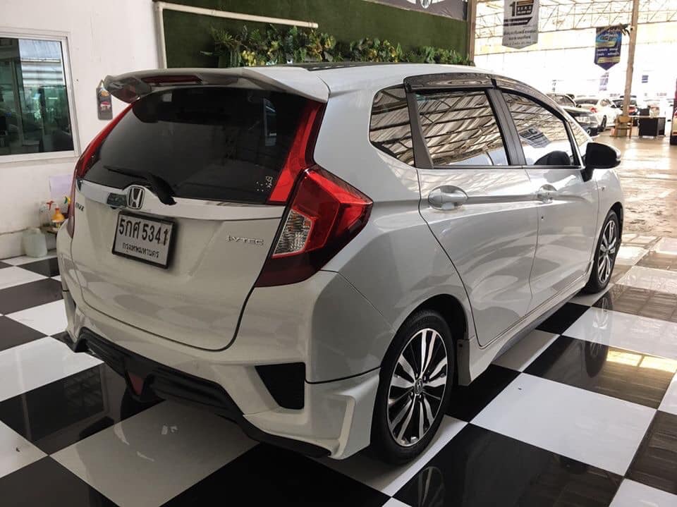 Honda Jazz GK ปี 2017 สีขาว (รูปที่ 4)
