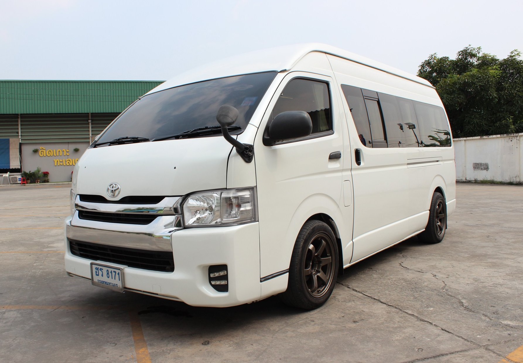 Toyota HiAce Commuter ปี 2012 สีขาว (รูปที่ 14)