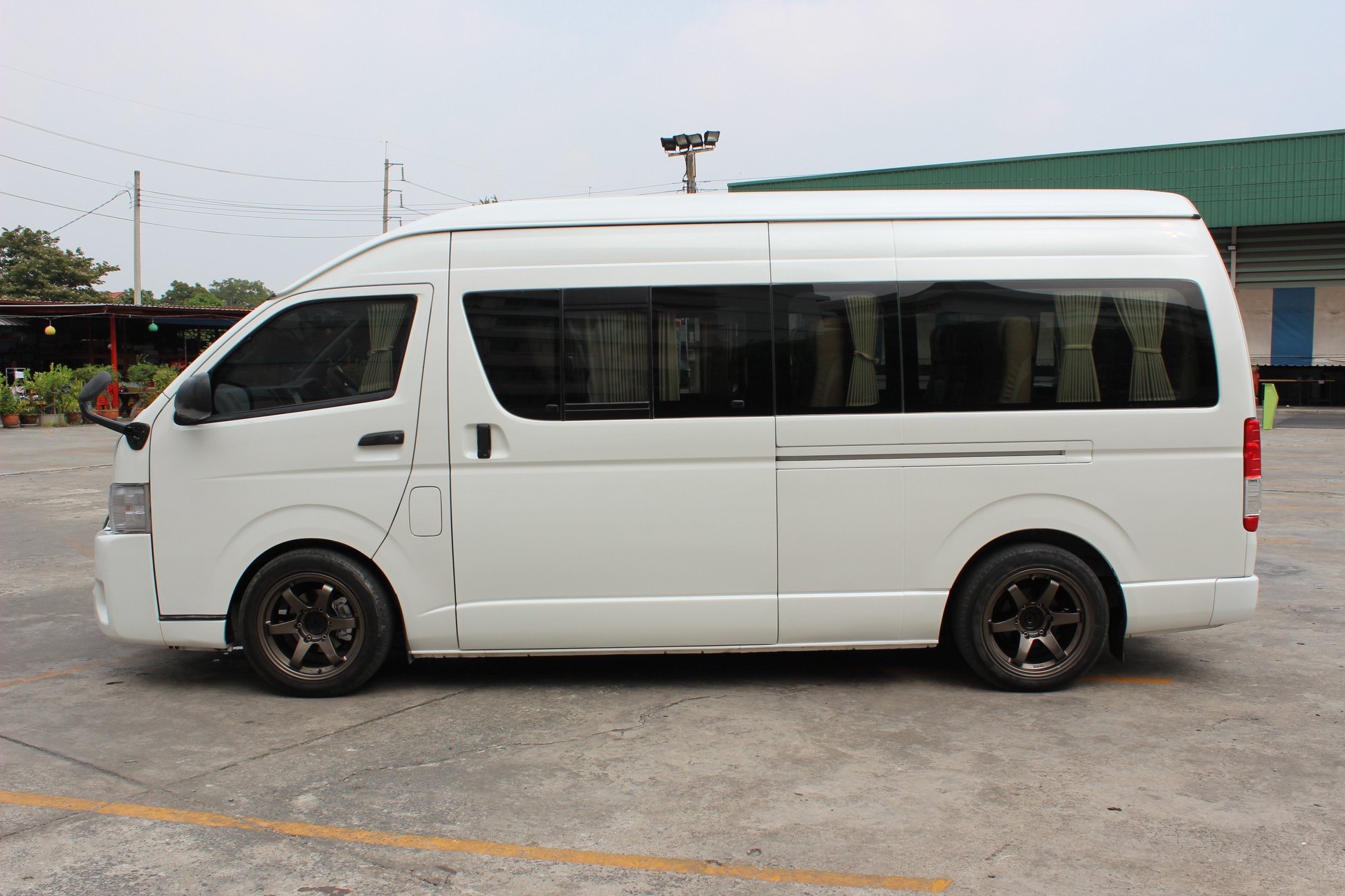 Toyota HiAce Commuter ปี 2012 สีขาว (รูปที่ 19)
