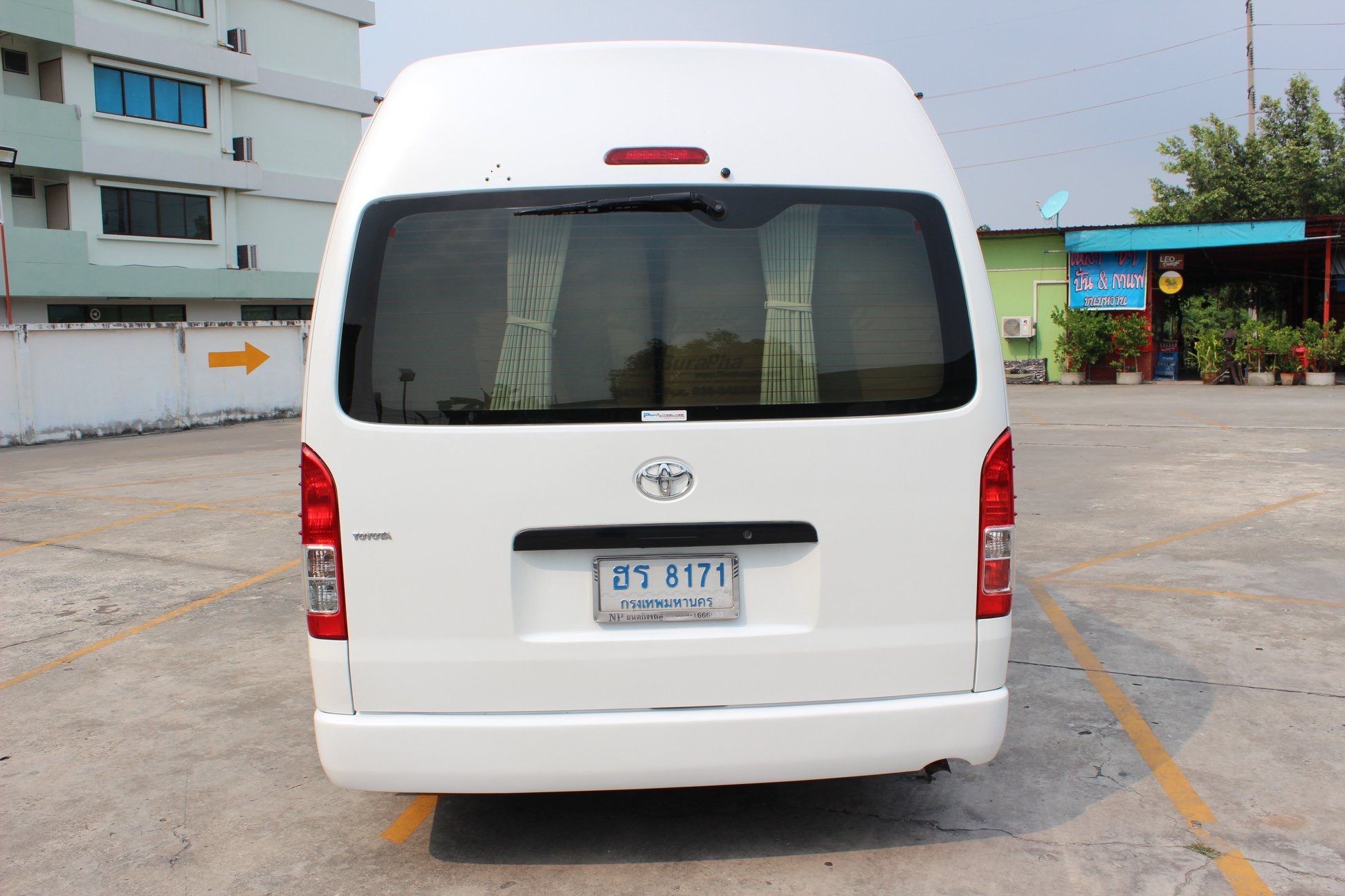 Toyota HiAce Commuter ปี 2012 สีขาว (รูปที่ 16)