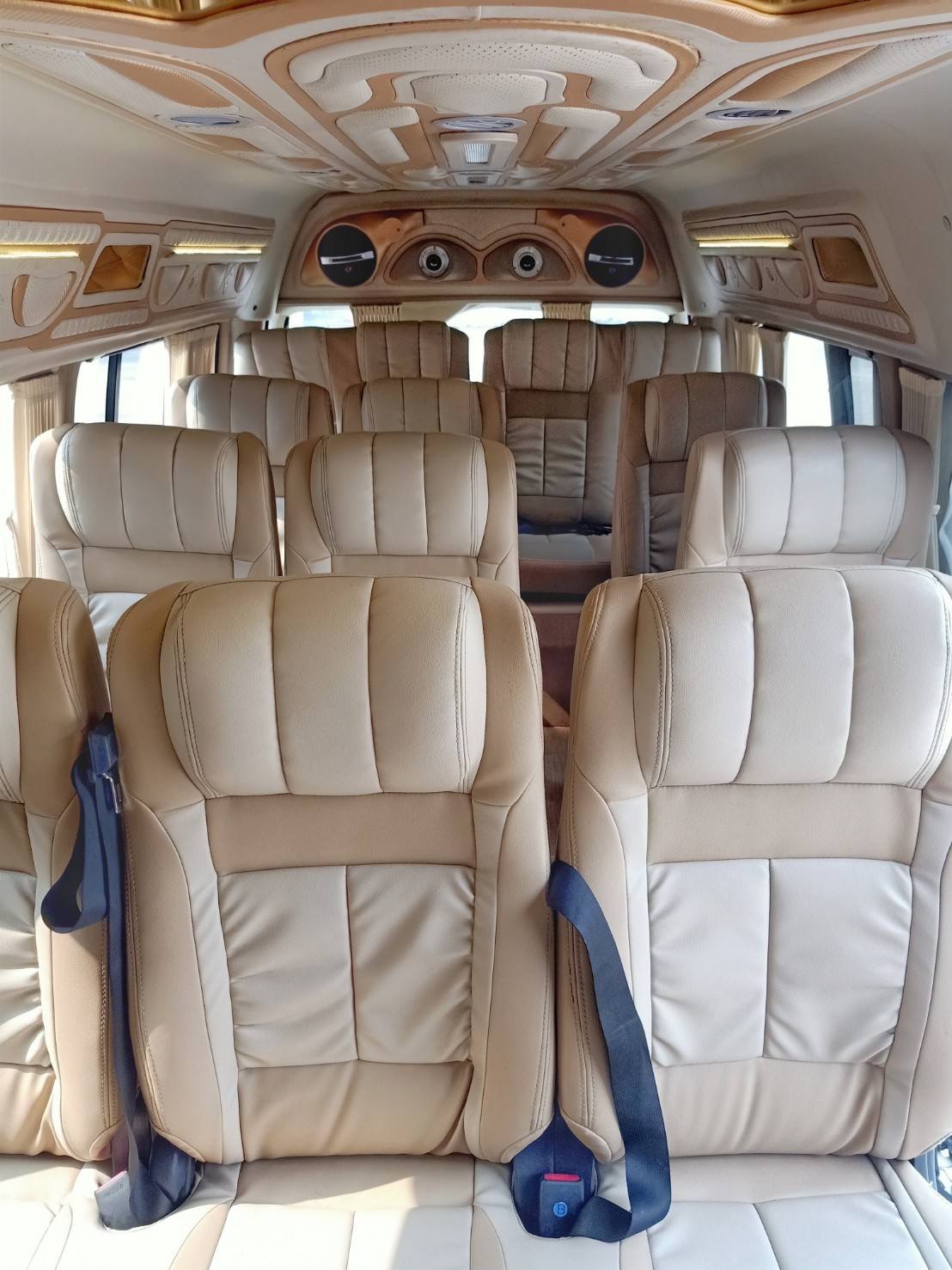 Toyota HiAce Commuter ปี 2012 สีขาว (รูปที่ 11)