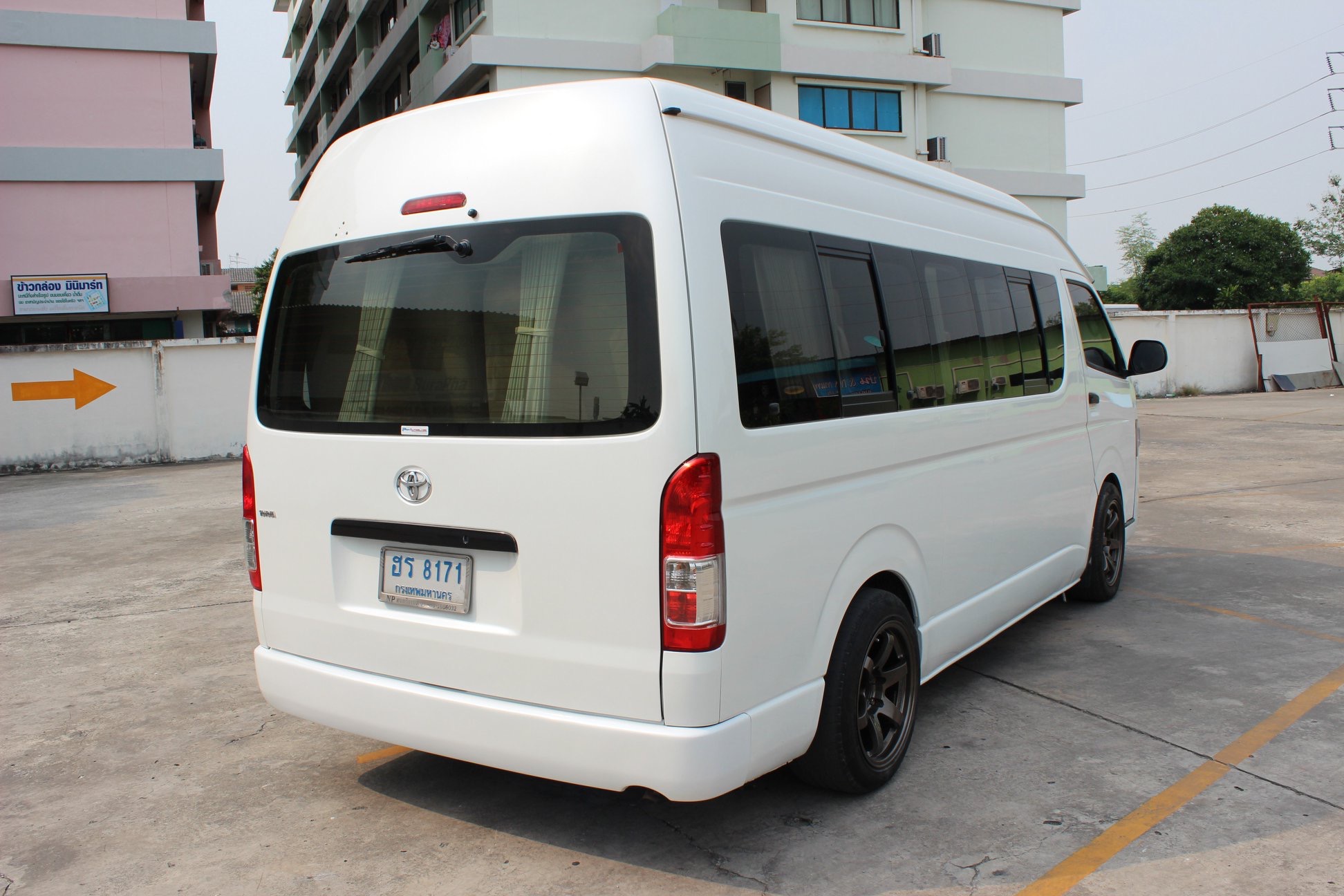 Toyota HiAce Commuter ปี 2012 สีขาว (รูปที่ 15)