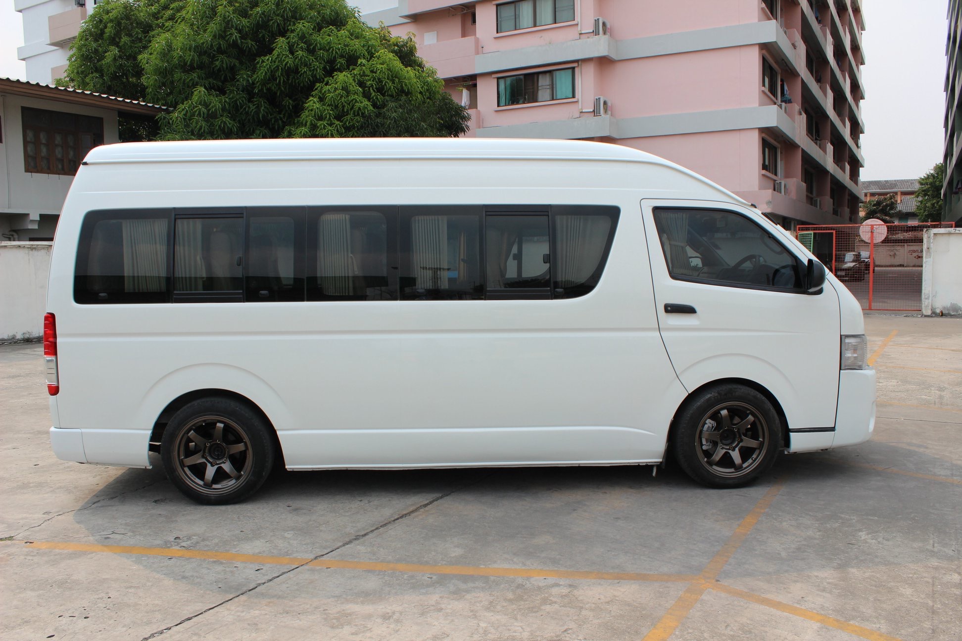 Toyota HiAce Commuter ปี 2012 สีขาว (รูปที่ 18)