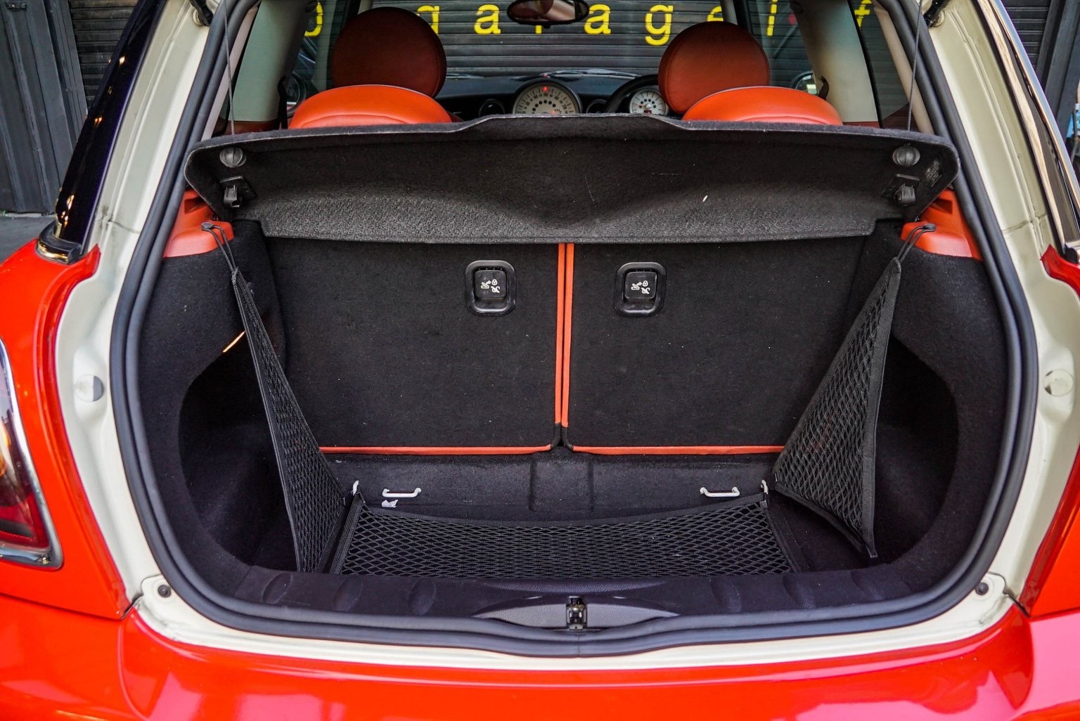 Mini Hatch (Cooper) Gen2 R56 ปี 2010 สีแดง (รูปที่ 12)