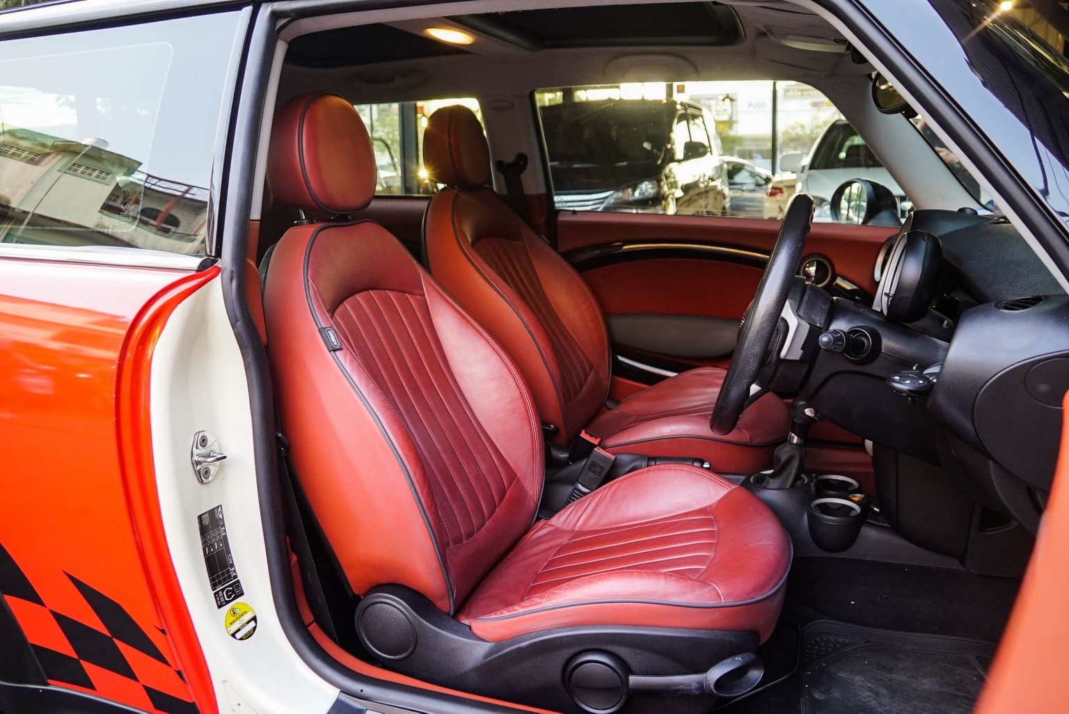 Mini Hatch (Cooper) Gen2 R56 ปี 2010 สีแดง (รูปที่ 10)