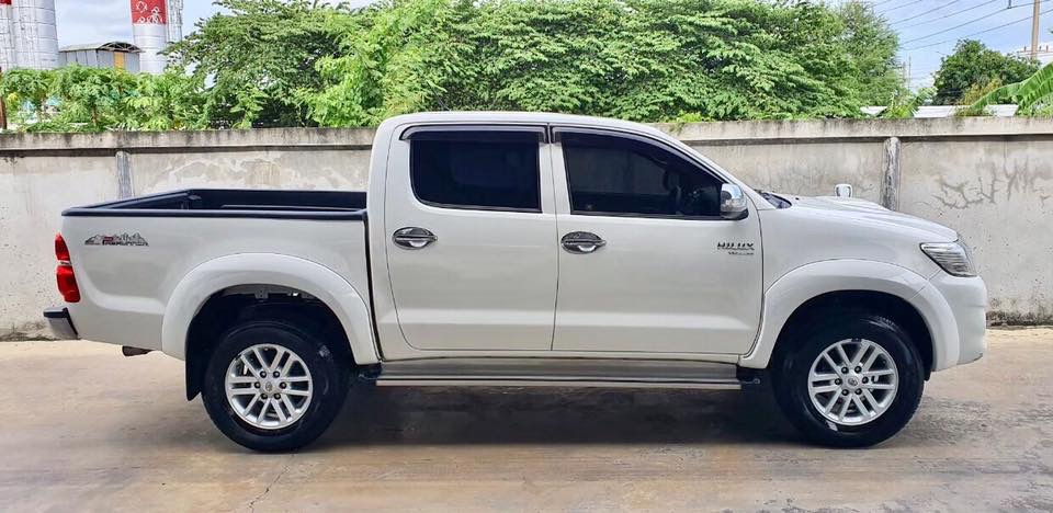 Toyota Hilux Vigo Prerunner (4 ประตู) ปี 2012 สีขาว (รูปที่ 8)