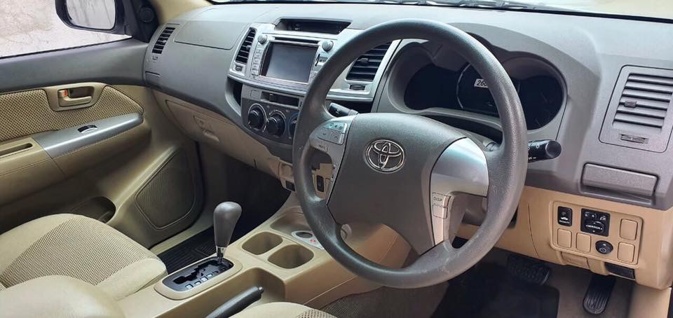 Toyota Hilux Vigo Prerunner (4 ประตู) ปี 2012 สีขาว (รูปที่ 9)