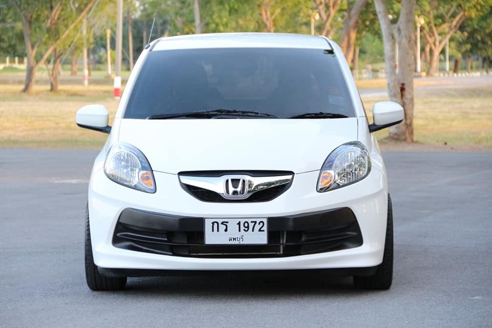 Honda Brio ปี 2011 สีขาว (รูปที่ 3)