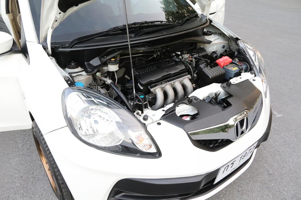 Honda Brio ปี 2011 สีขาว (รูปที่ 10)