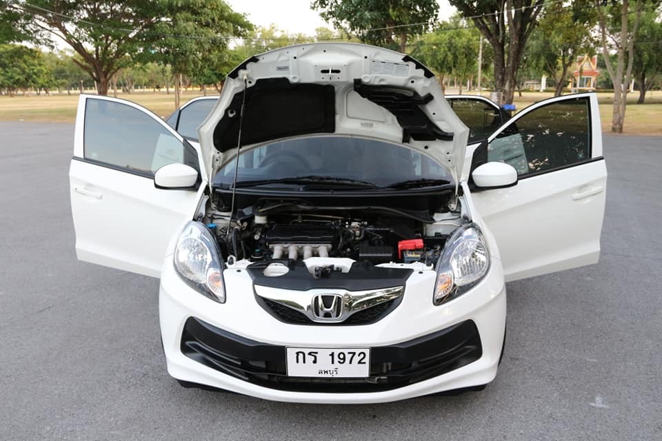 Honda Brio ปี 2011 สีขาว (รูปที่ 11)