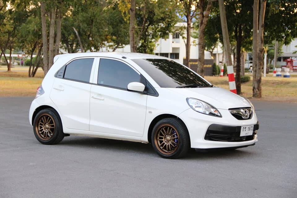 Honda Brio ปี 2011 สีขาว (รูปที่ 16)
