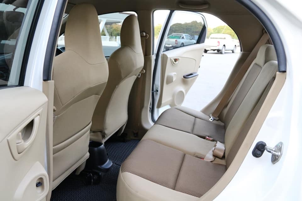Honda Brio ปี 2011 สีขาว (รูปที่ 8)