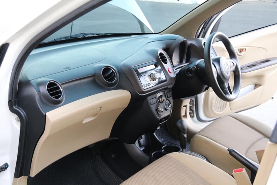 Honda Brio ปี 2011 สีขาว (รูปที่ 7)