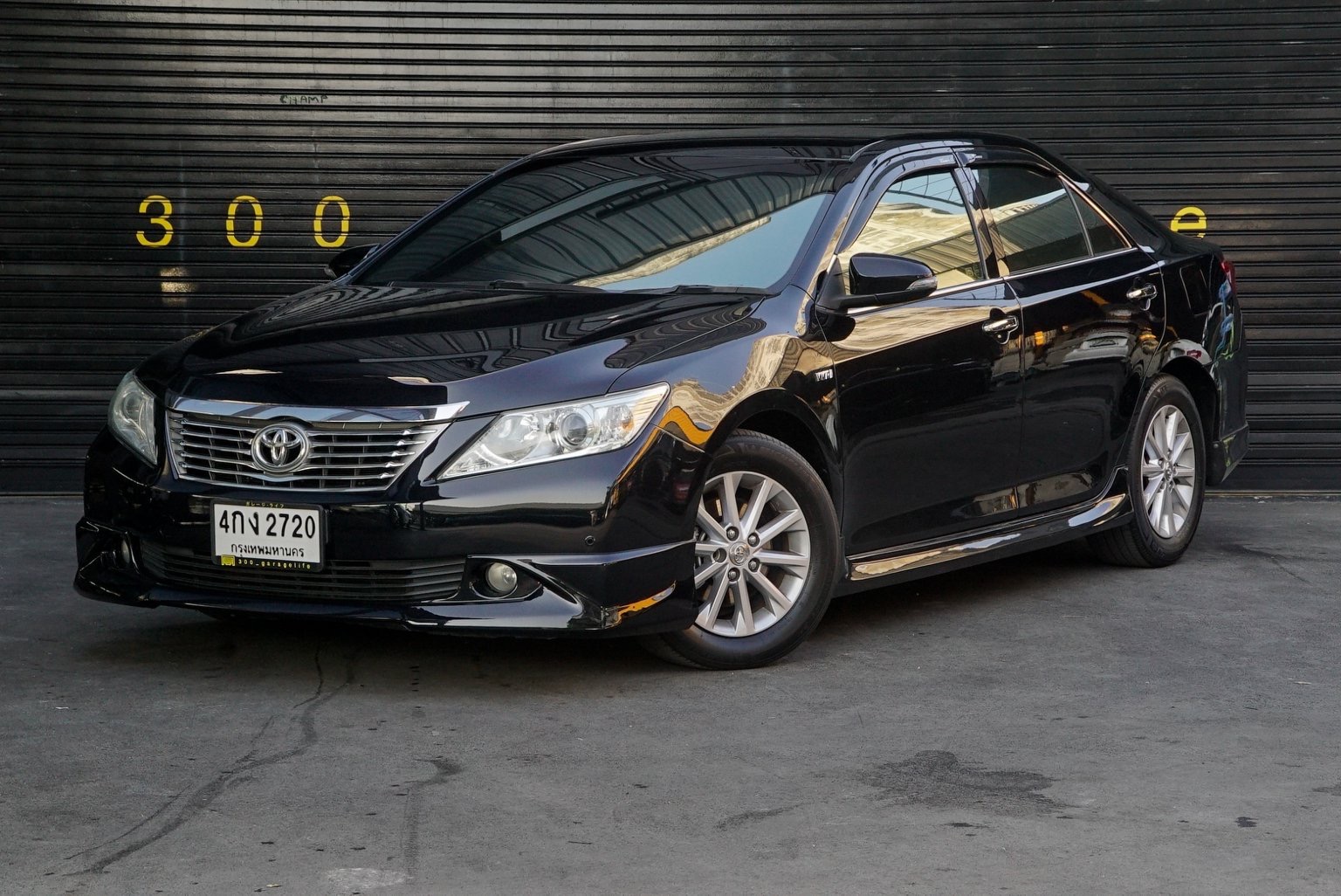 Toyota Camry (XV50) โฉมแรก ปี 2012 สีดำ