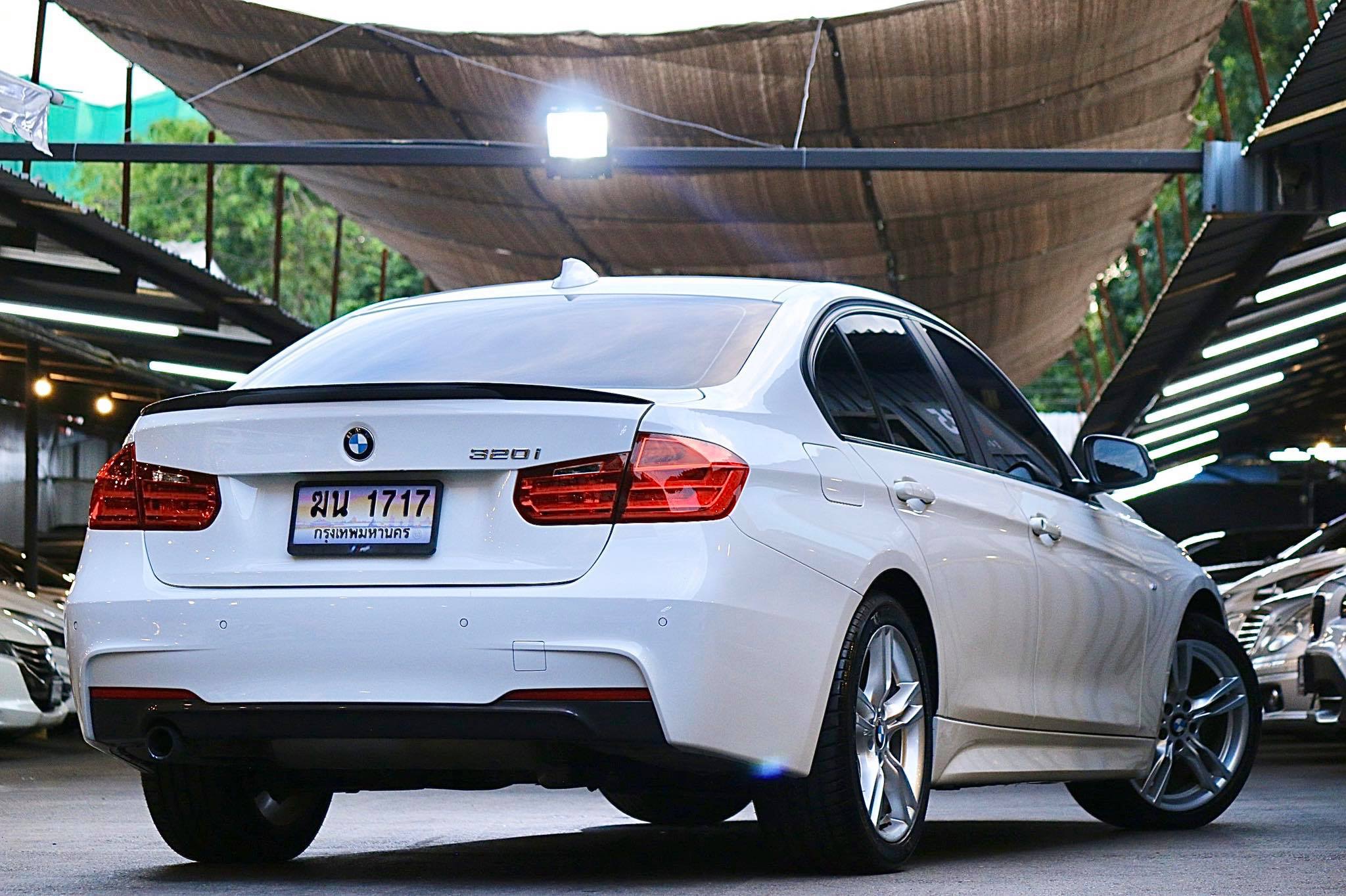 BMW 3 Series Gen6 F30 320i ปี 2013 สีขาว (รูปที่ 17)
