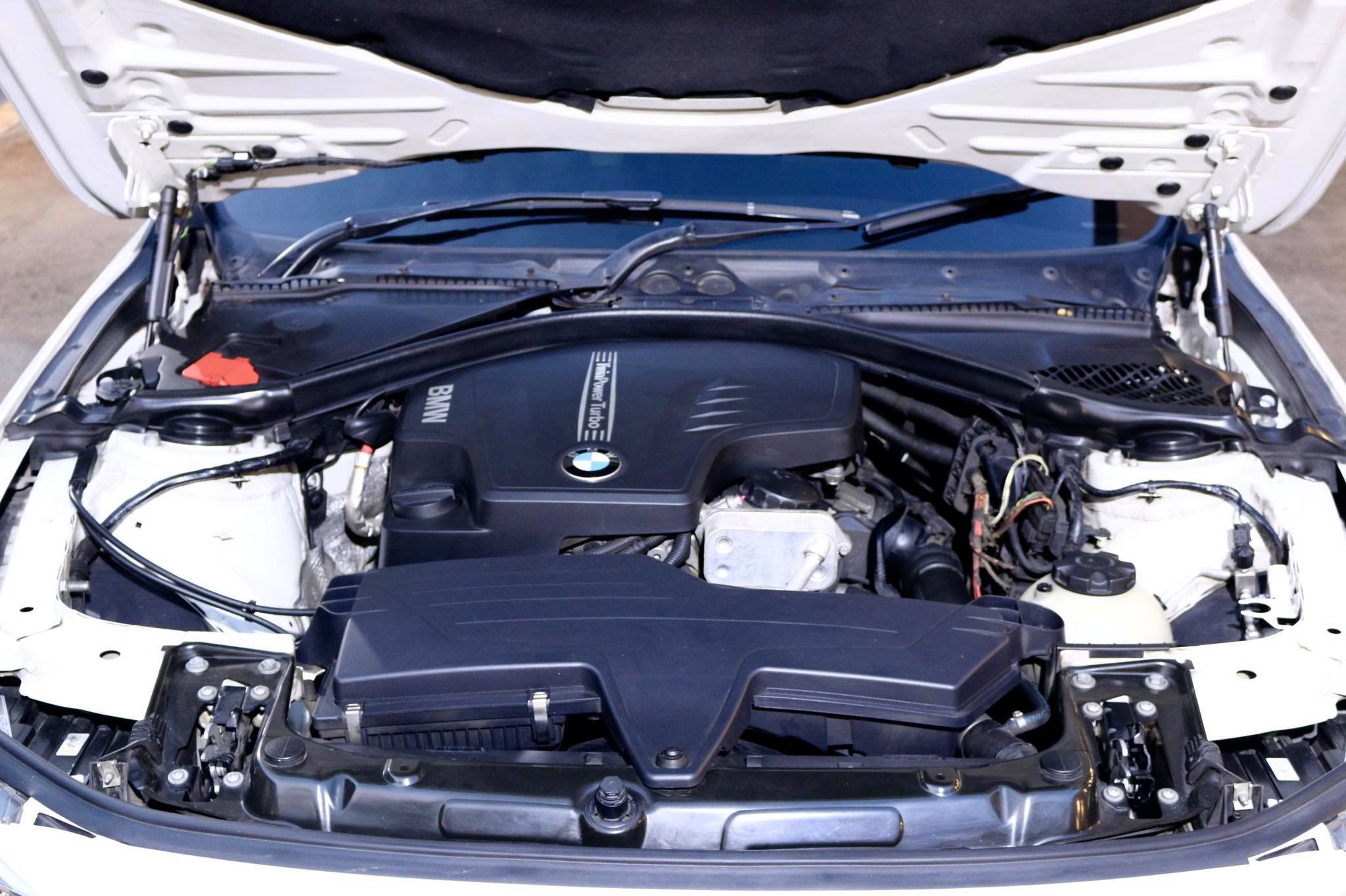 BMW 3 Series Gen6 F30 320i ปี 2013 สีขาว (รูปที่ 24)