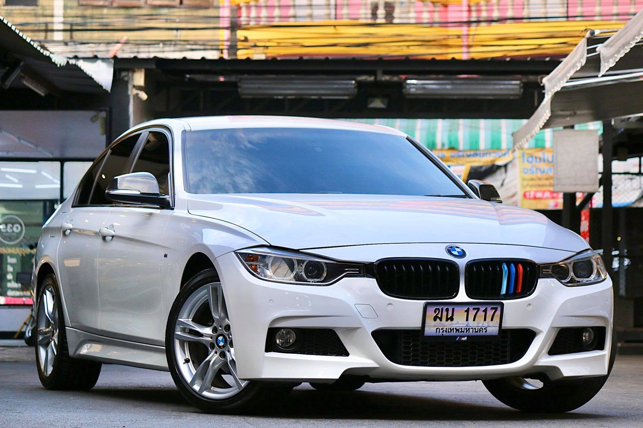 BMW 3 Series Gen6 F30 320i ปี 2013 สีขาว (รูปที่ 2)