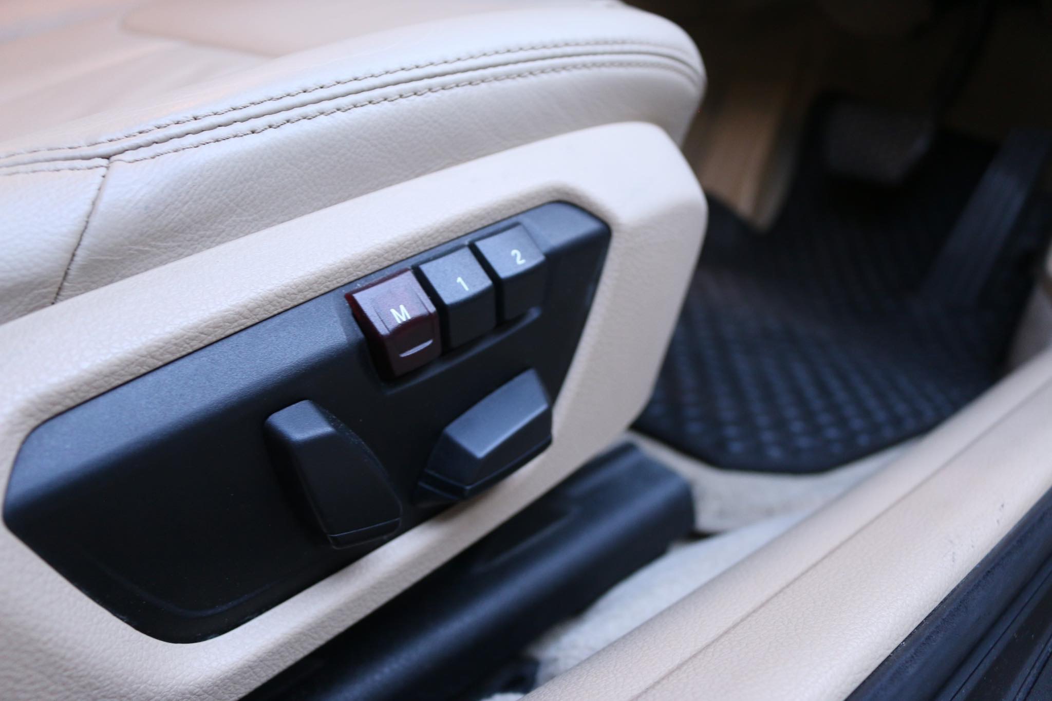 BMW 3 Series Gen6 F30 320i ปี 2013 สีขาว (รูปที่ 20)