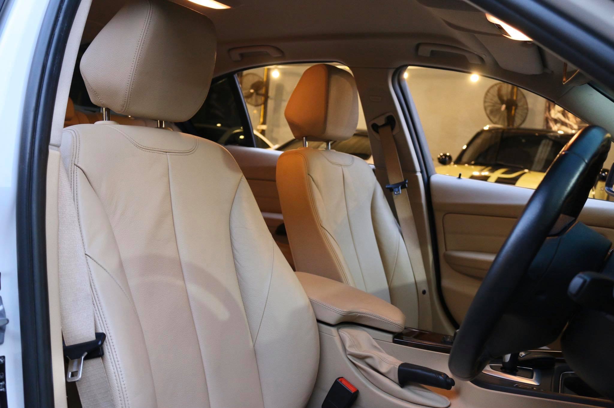 BMW 3 Series Gen6 F30 320i ปี 2013 สีขาว (รูปที่ 14)