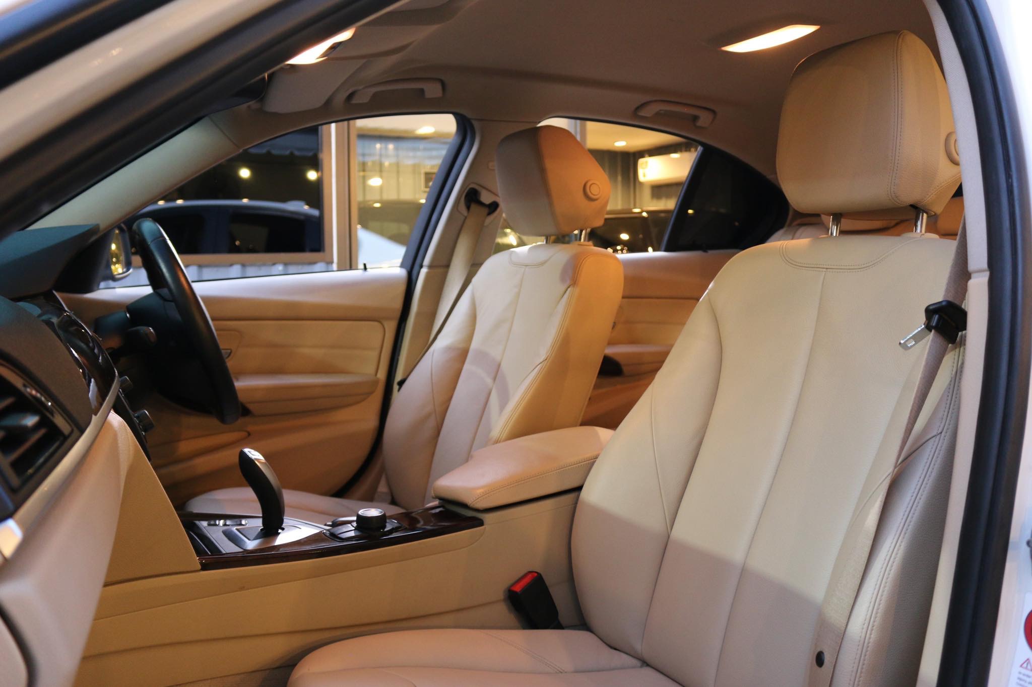 BMW 3 Series Gen6 F30 320i ปี 2013 สีขาว (รูปที่ 15)