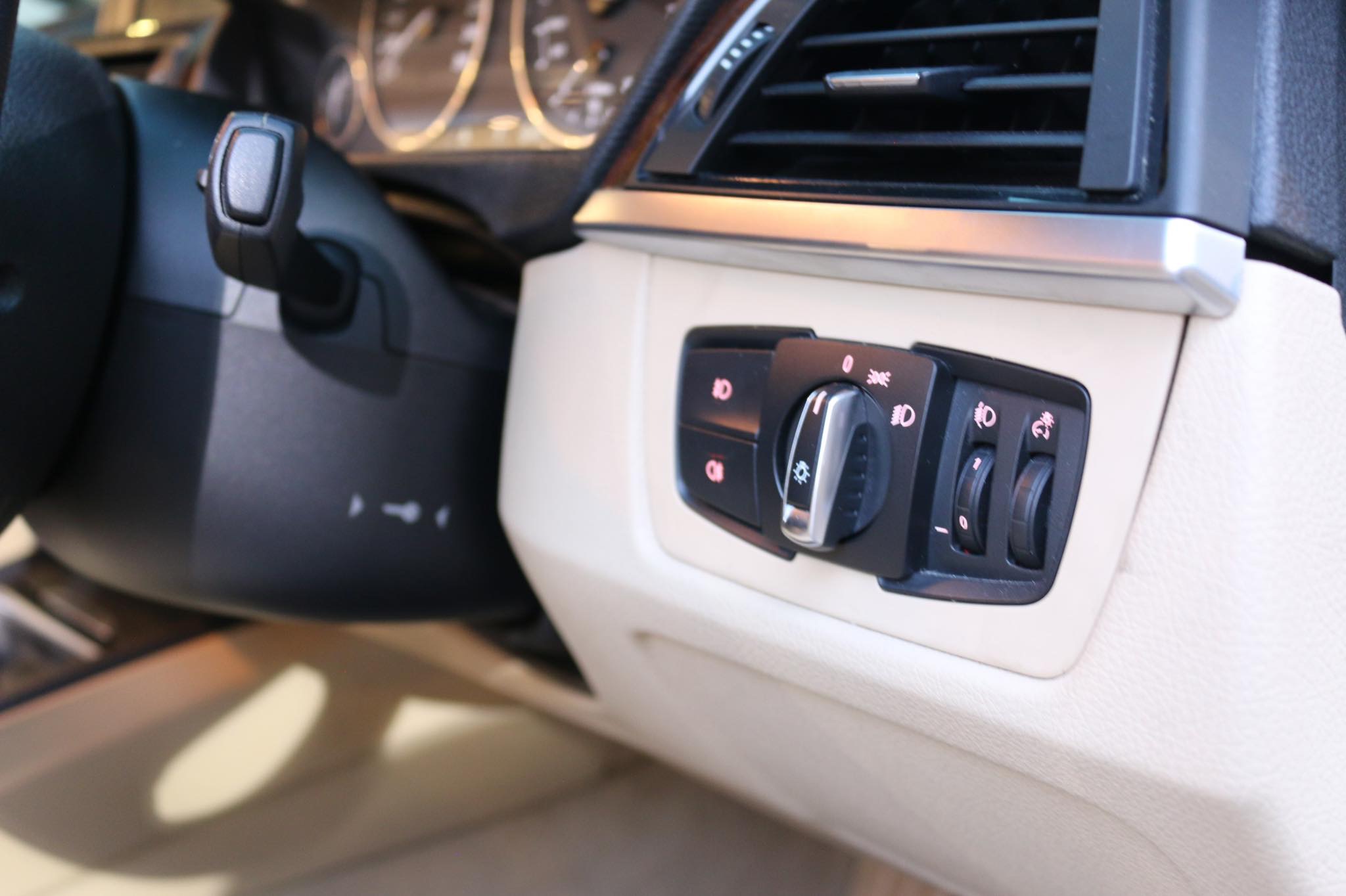 BMW 3 Series Gen6 F30 320i ปี 2013 สีขาว (รูปที่ 21)