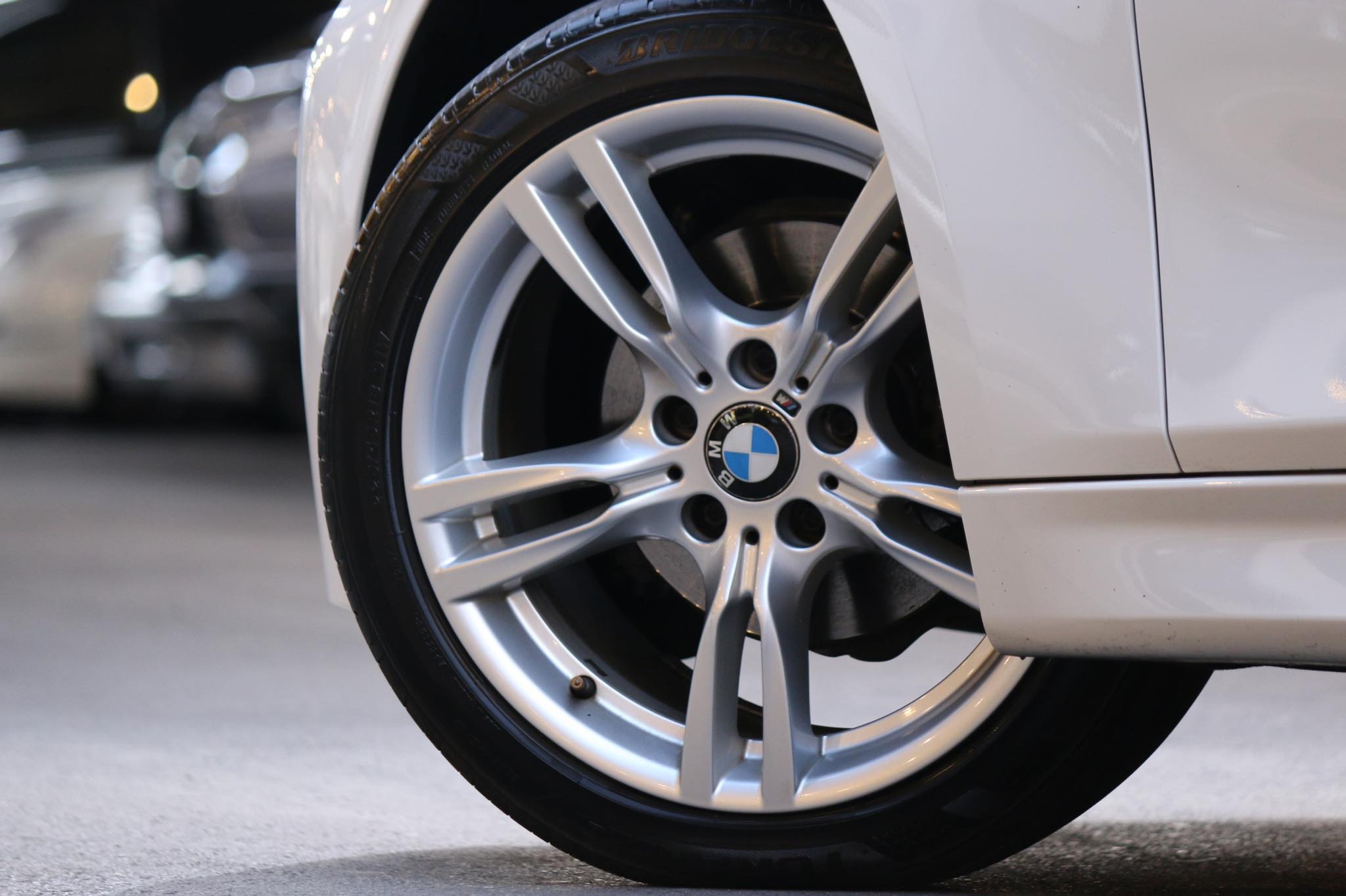 BMW 3 Series Gen6 F30 320i ปี 2013 สีขาว (รูปที่ 7)