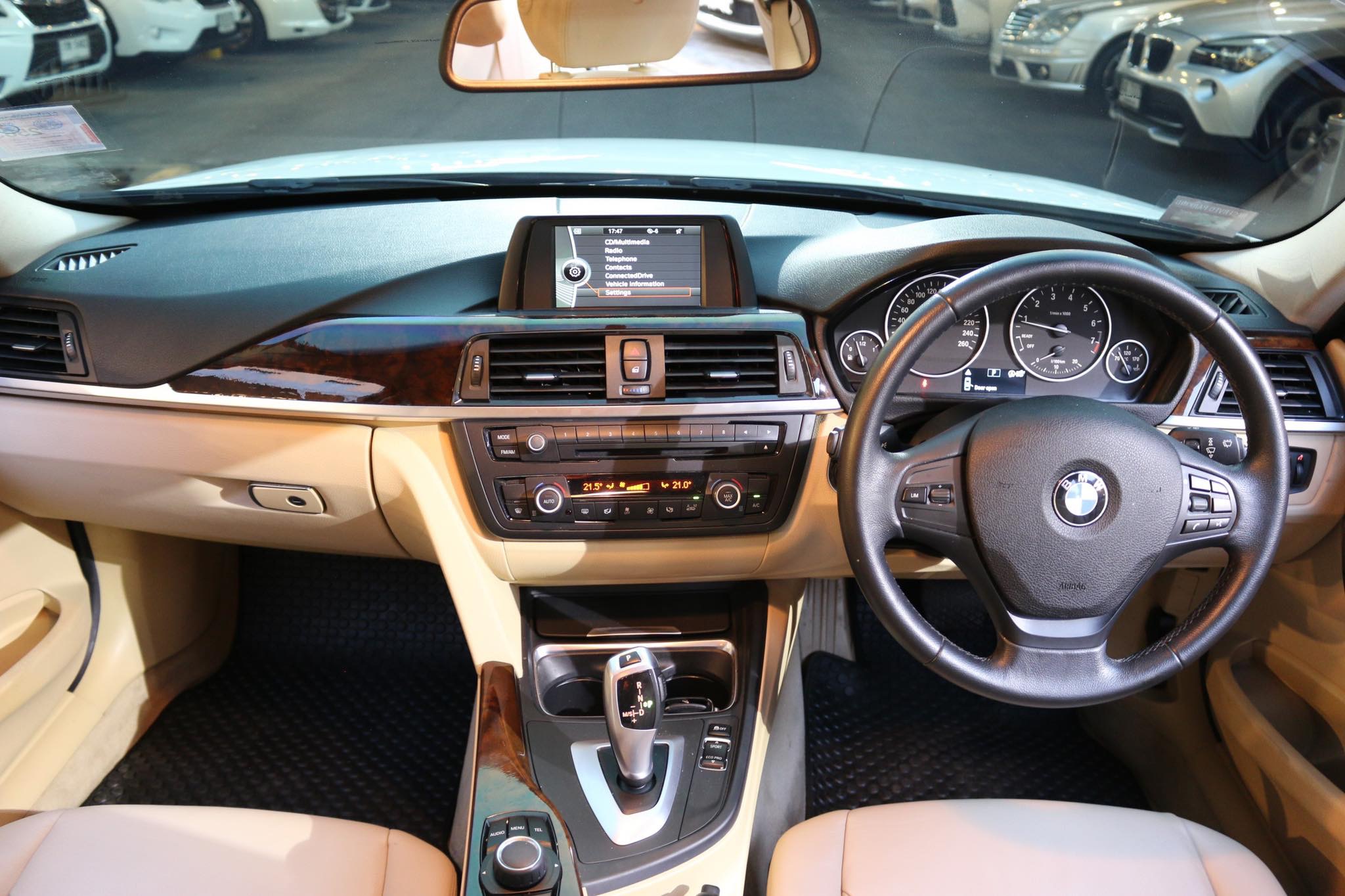 BMW 3 Series Gen6 F30 320i ปี 2013 สีขาว (รูปที่ 10)