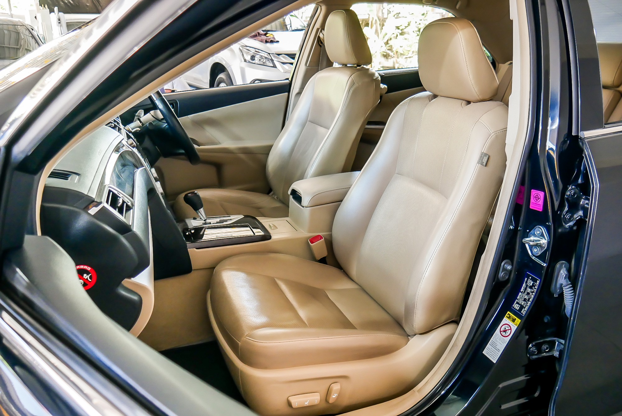 TOYOTA CAMRY 2.5 HV NAVI AT ปี 2014 สีดำ (รูปที่ 10)