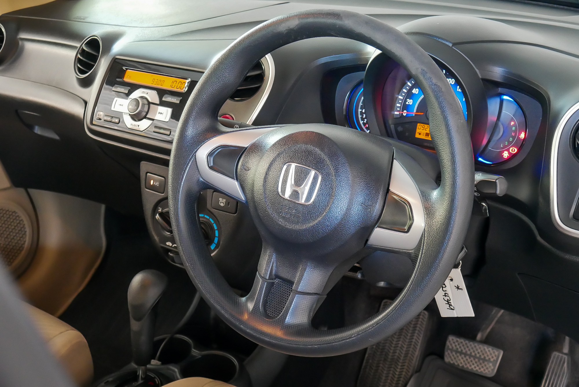 Honda Mobilio ปี 2015 สีขาว (รูปที่ 9)