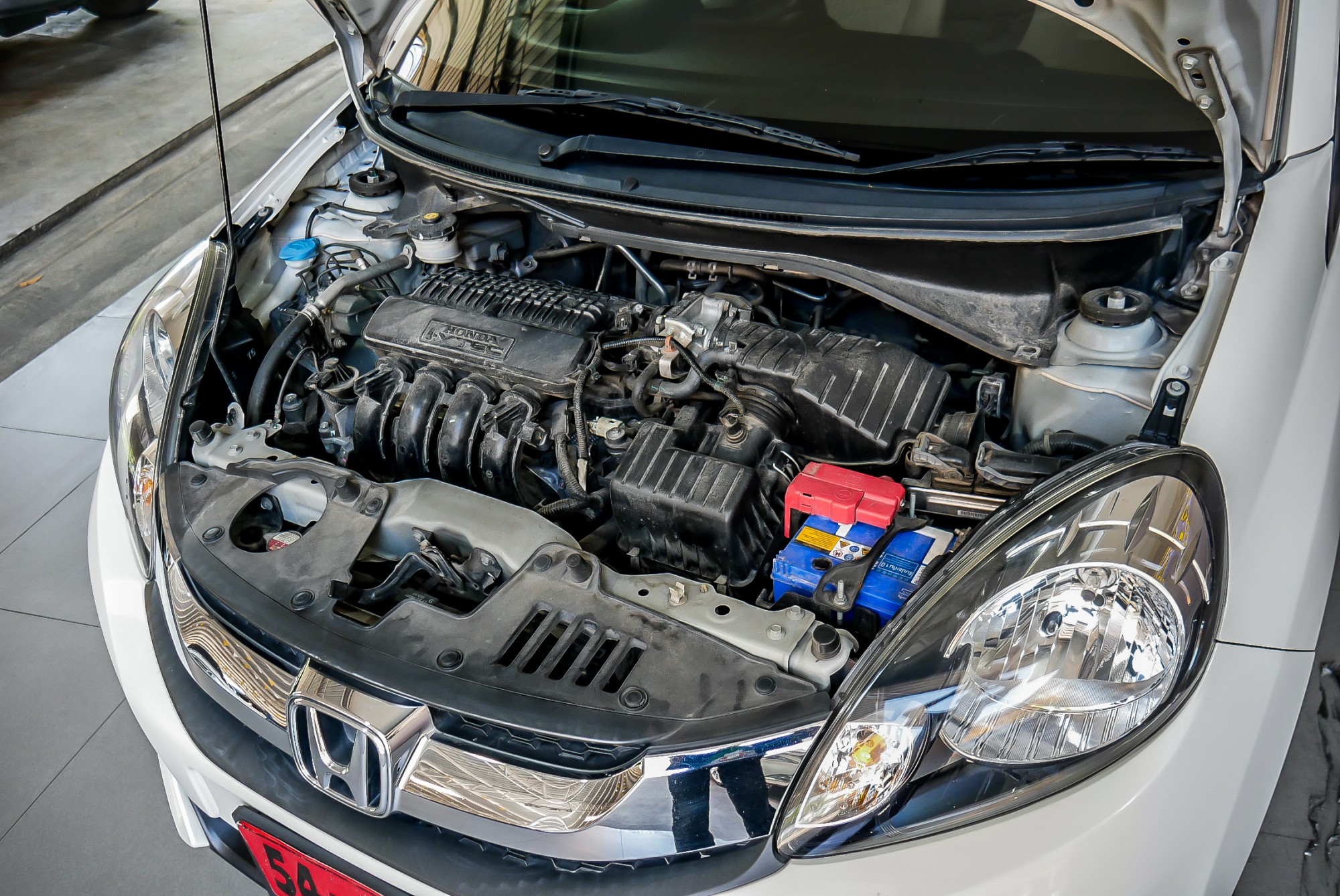 Honda Mobilio ปี 2015 สีขาว (รูปที่ 4)