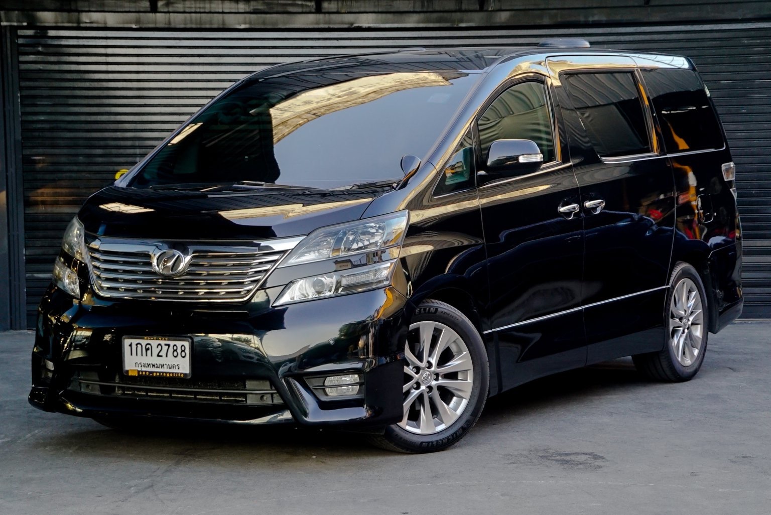 Toyota Vellfire ปี 2012 สีดำ