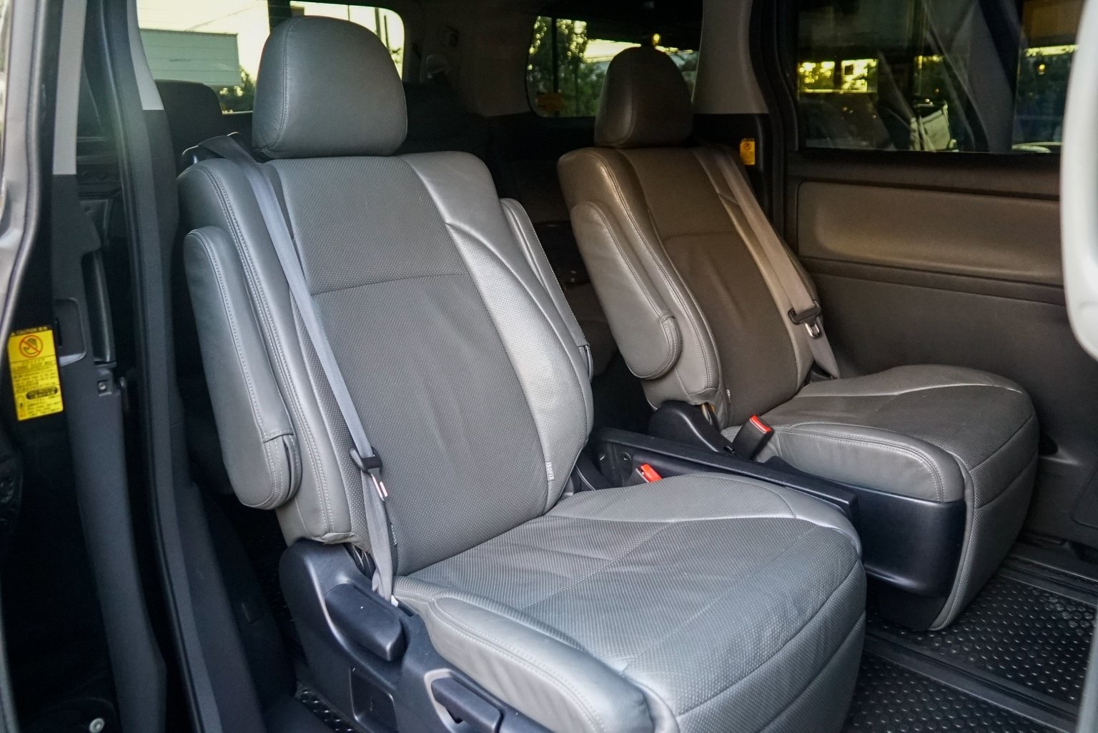 Toyota Vellfire ปี 2012 สีดำ (รูปที่ 11)