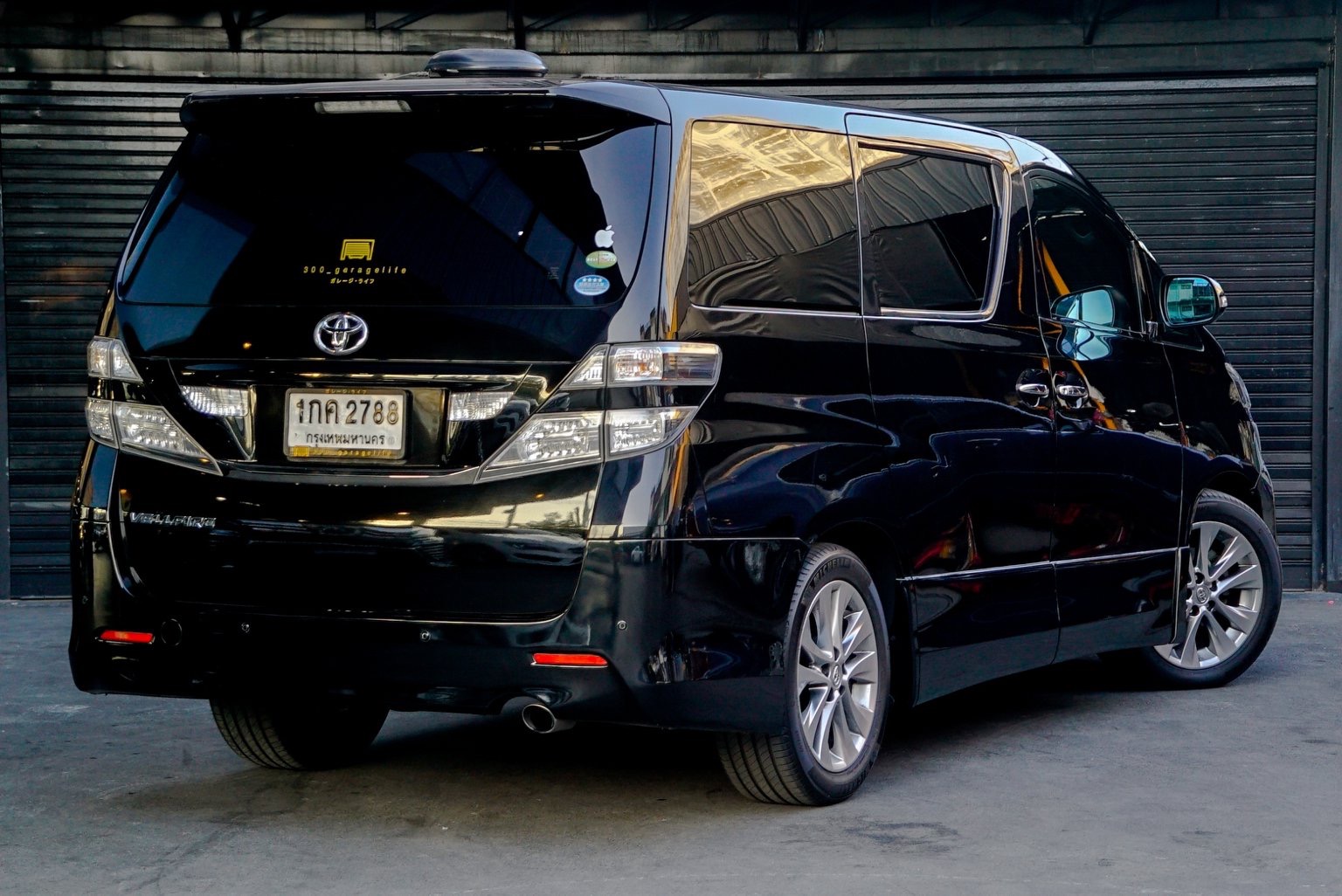 Toyota Vellfire ปี 2012 สีดำ (รูปที่ 2)