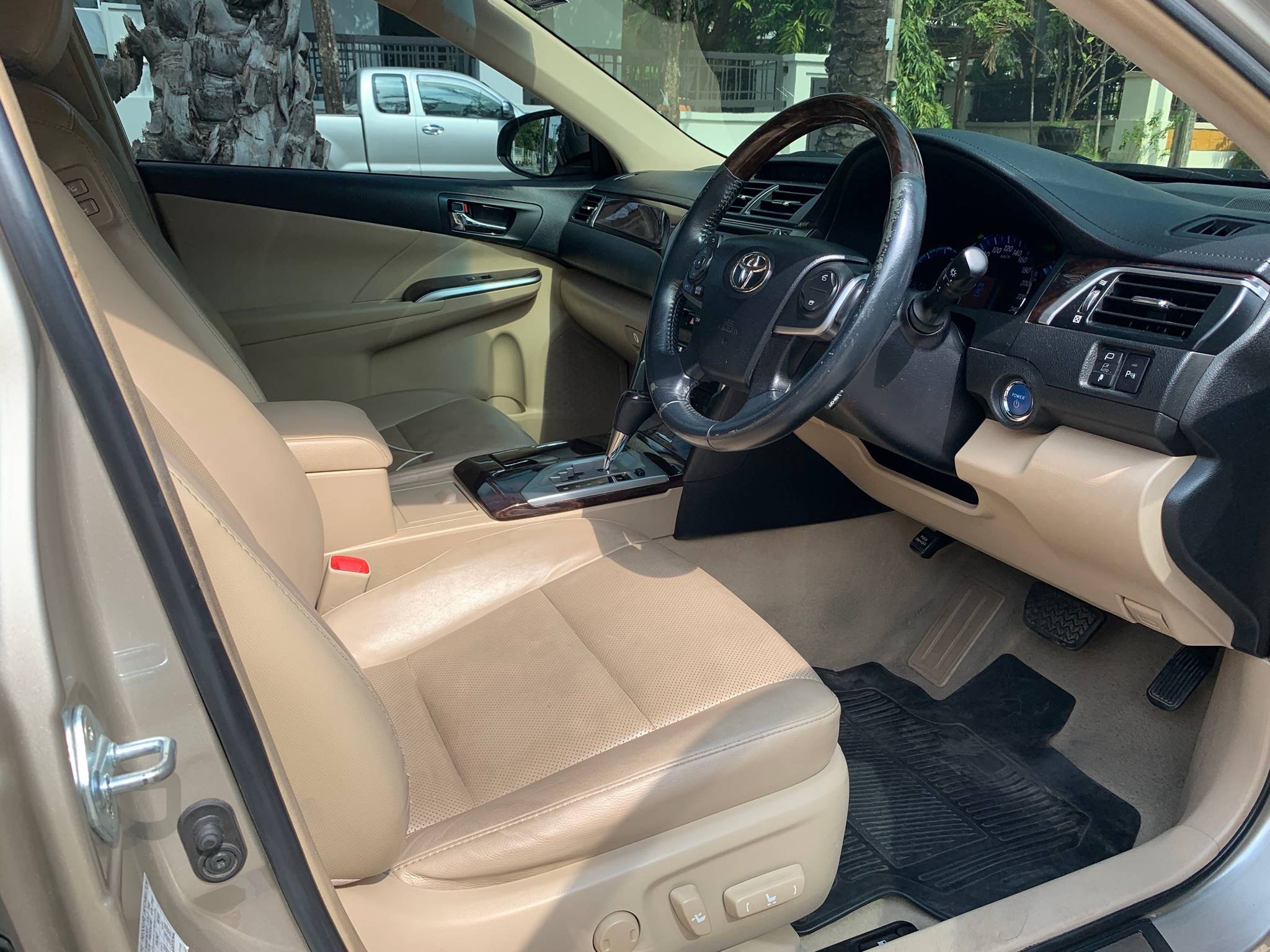 Toyota Camry (XV50) ปี 2014 สีทอง (รูปที่ 6)