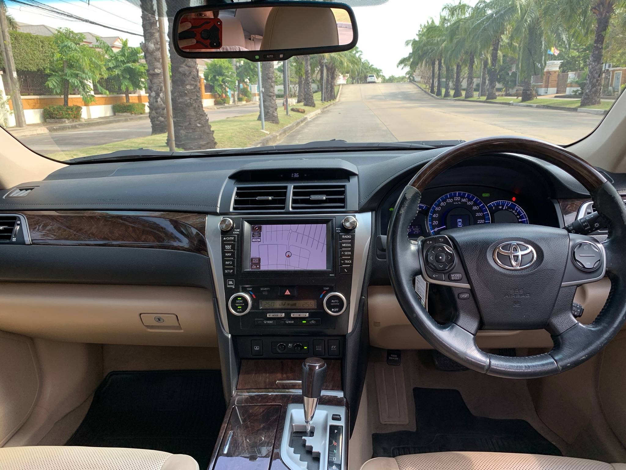 Toyota Camry (XV50) ปี 2014 สีทอง (รูปที่ 3)